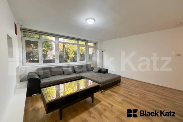 Charming private garden with wooden floors throughout  Cluny Estate , London bridge